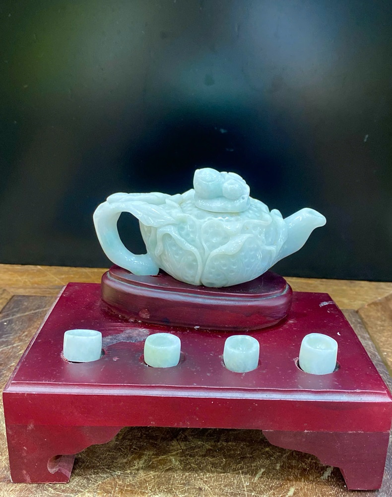 Bộ ấm chén ngọc phỉ thuý 11x5,5cm