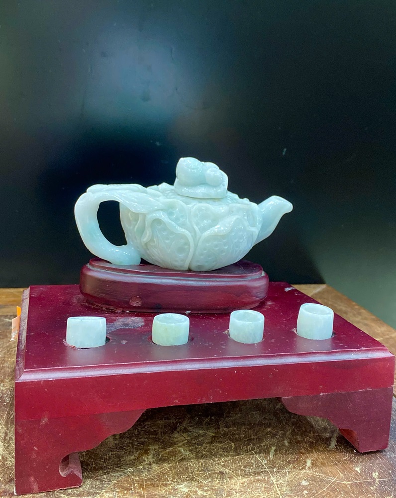 Bộ ấm chén ngọc phỉ thuý 11x5,5cm