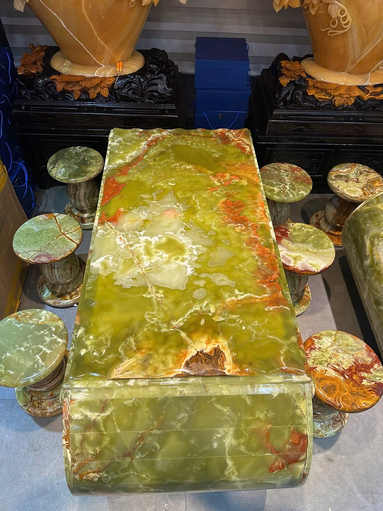 Bộ Bàn Ghế Ngọc Onyx Xanh Vương Khi Hội Tụ Đẳng Cấp Trưng Bày