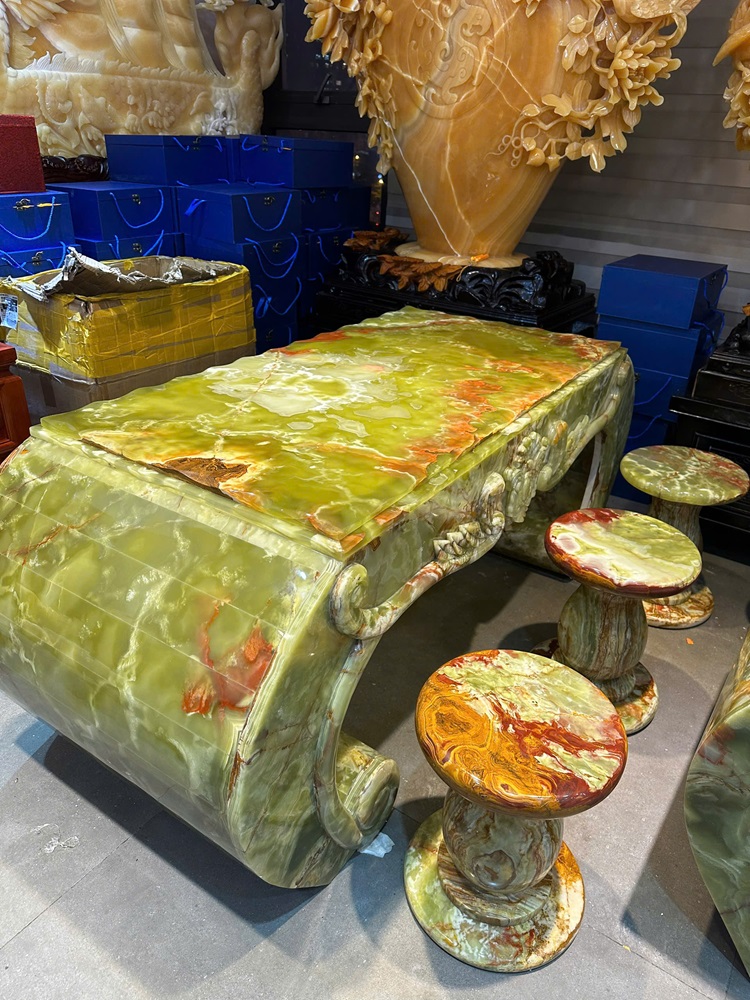 Bộ Bàn Ghế Ngọc Onyx Xanh Vương Khi Hội Tụ Đẳng Cấp Trưng Bày