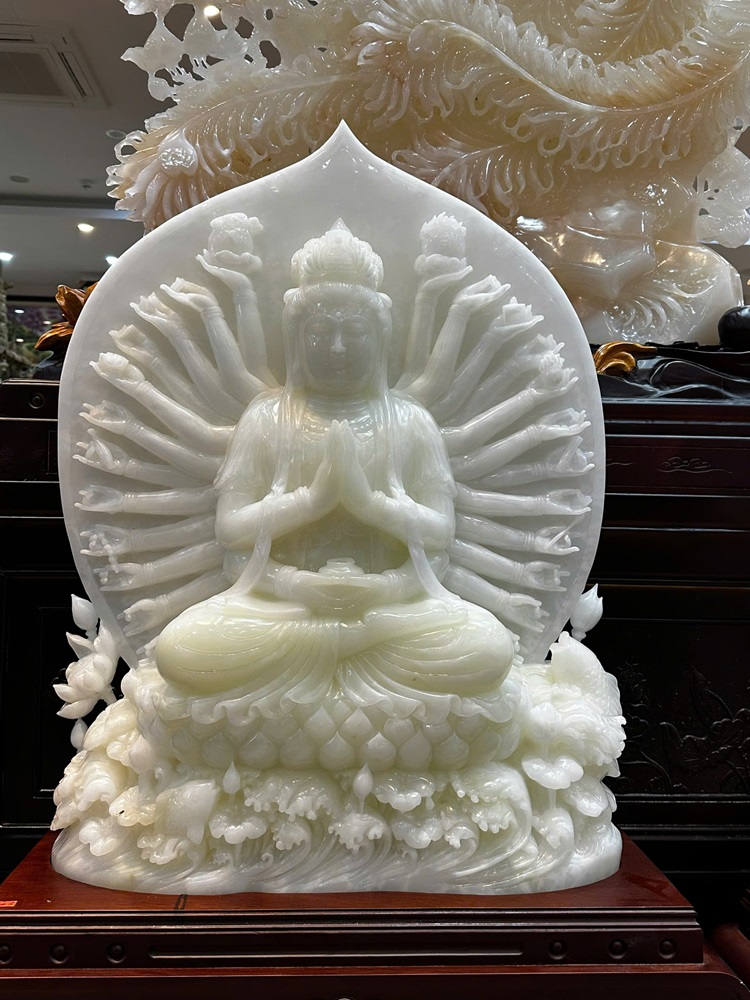 Bồ tát thiên thủ thiên nhãn ngọc Onyx