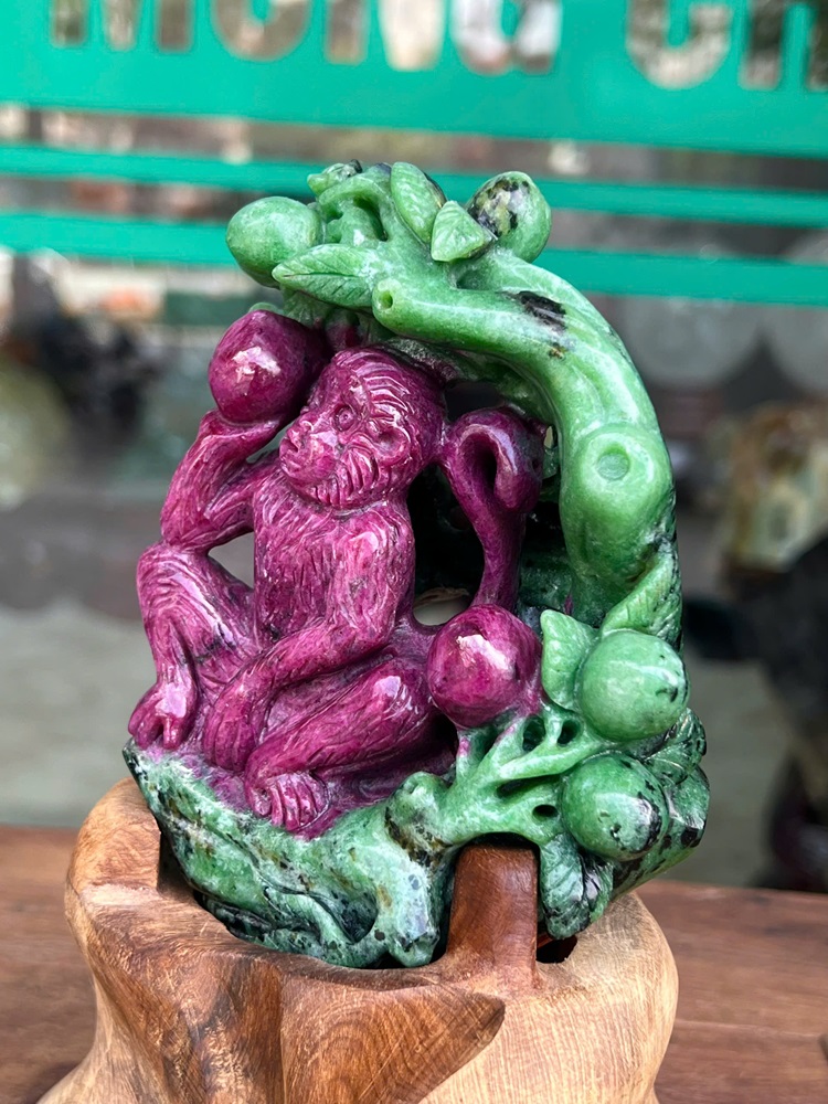 Tuổi Thân Hồng Ngọc Ruby Tự Nhiên - Trang Trí Phong Khách Cao Cấp
