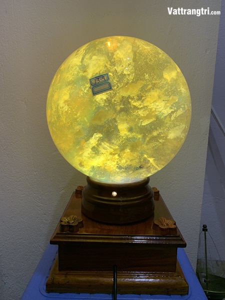 Cầu đá obisidian vàng 22cm