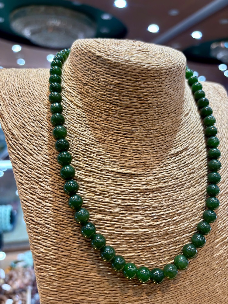 Chuỗi Vòng Cổ Ngọc Bích Xanh 8ly (Kèm Giấy Kiểm Định)