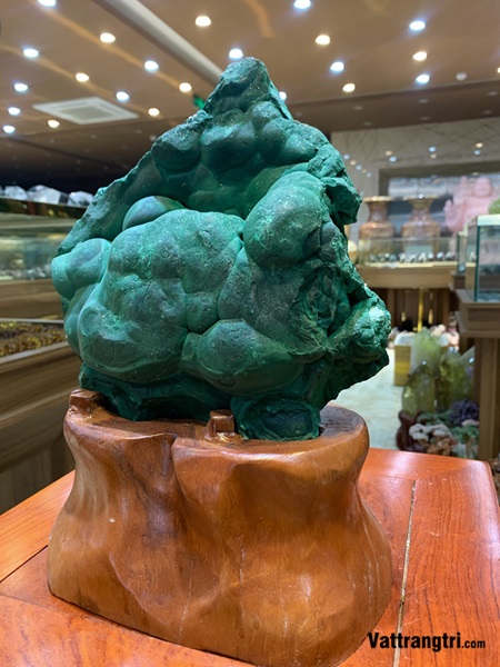 Đại cảnh núi đá khổng tước malachite nguyên sinh 34cm