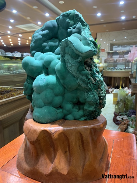 Đại cảnh núi đá khổng tước malachite nguyên sinh 40cm