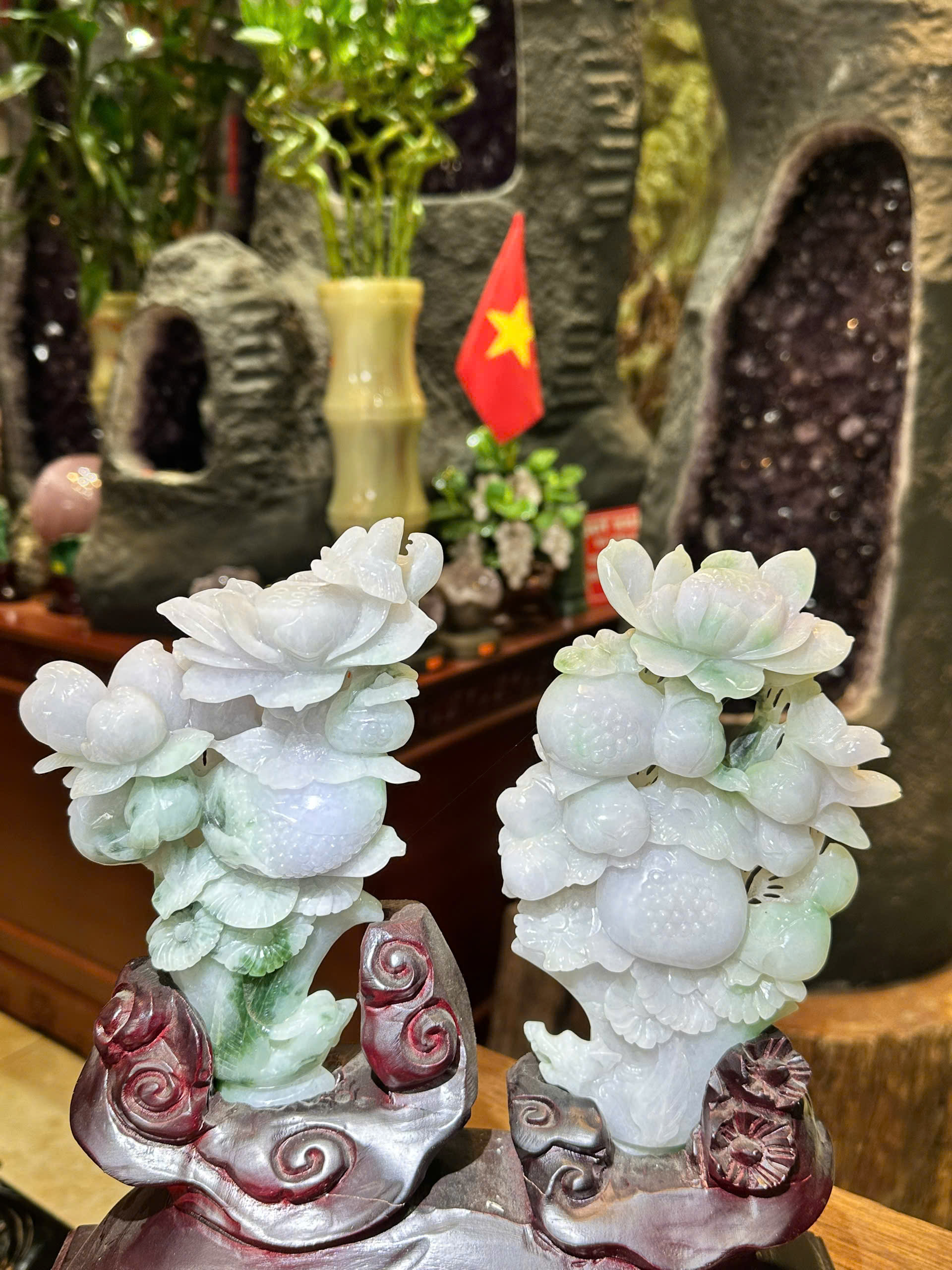 Bông Liên Hoa Ngọc Phỉ Thúy – Biểu Tượng Thanh Tịnh, Gia Đạo Hòa Thuận Và Vượng Khí Trường Tồn