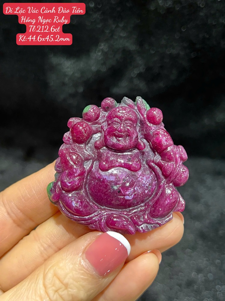 Di Lặc Vác Cành Đào Tiên Hồng Ngọc Ruby