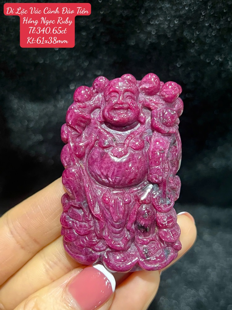 Di Lặc Vác Cành Đào Tiên Hồng Ngọc Ruby