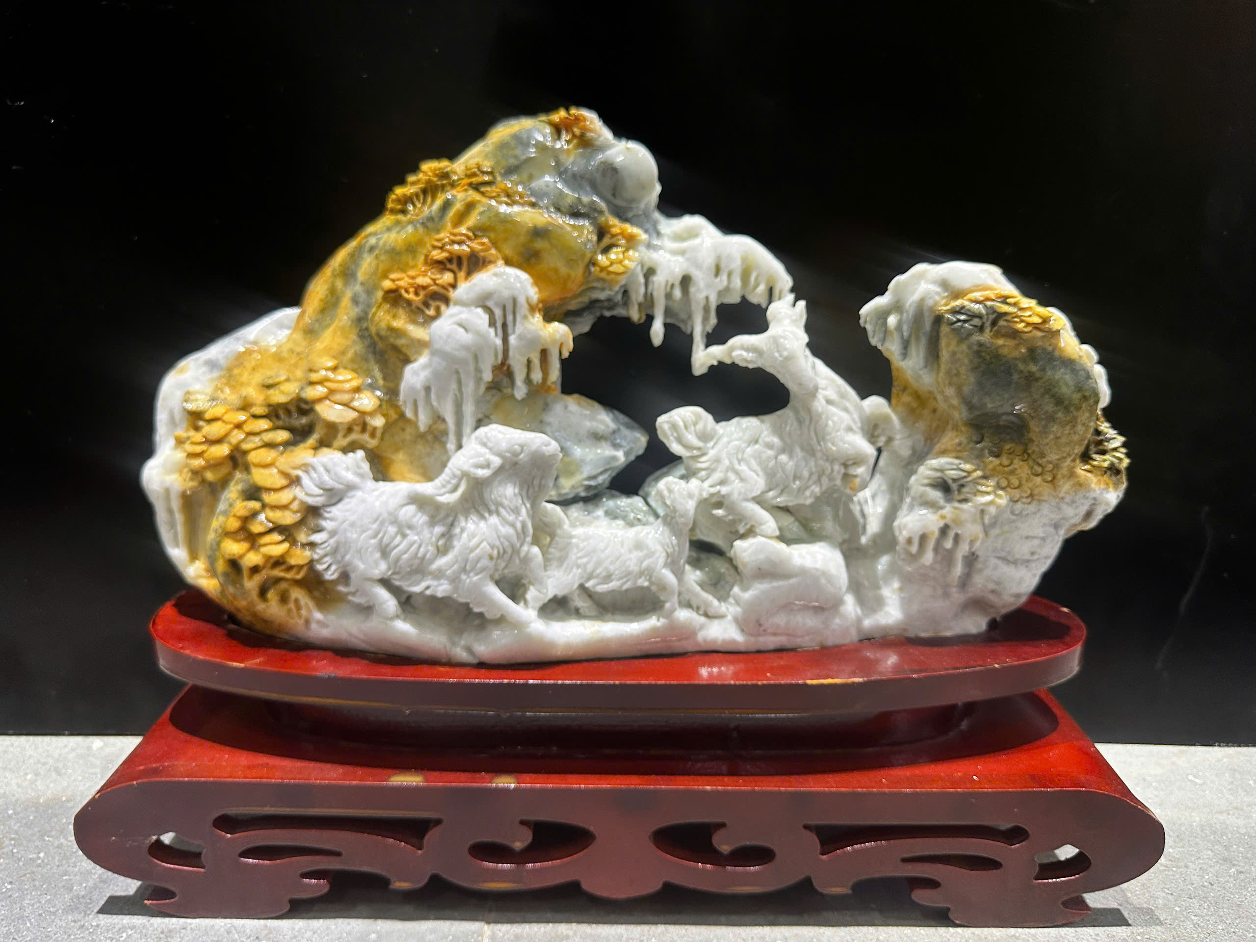 Tam Dương Khai Thái ngọc serpentine điềm lành xua tan vận xui, khởi đầu thuận lợi và tài lộc hưng thịnh