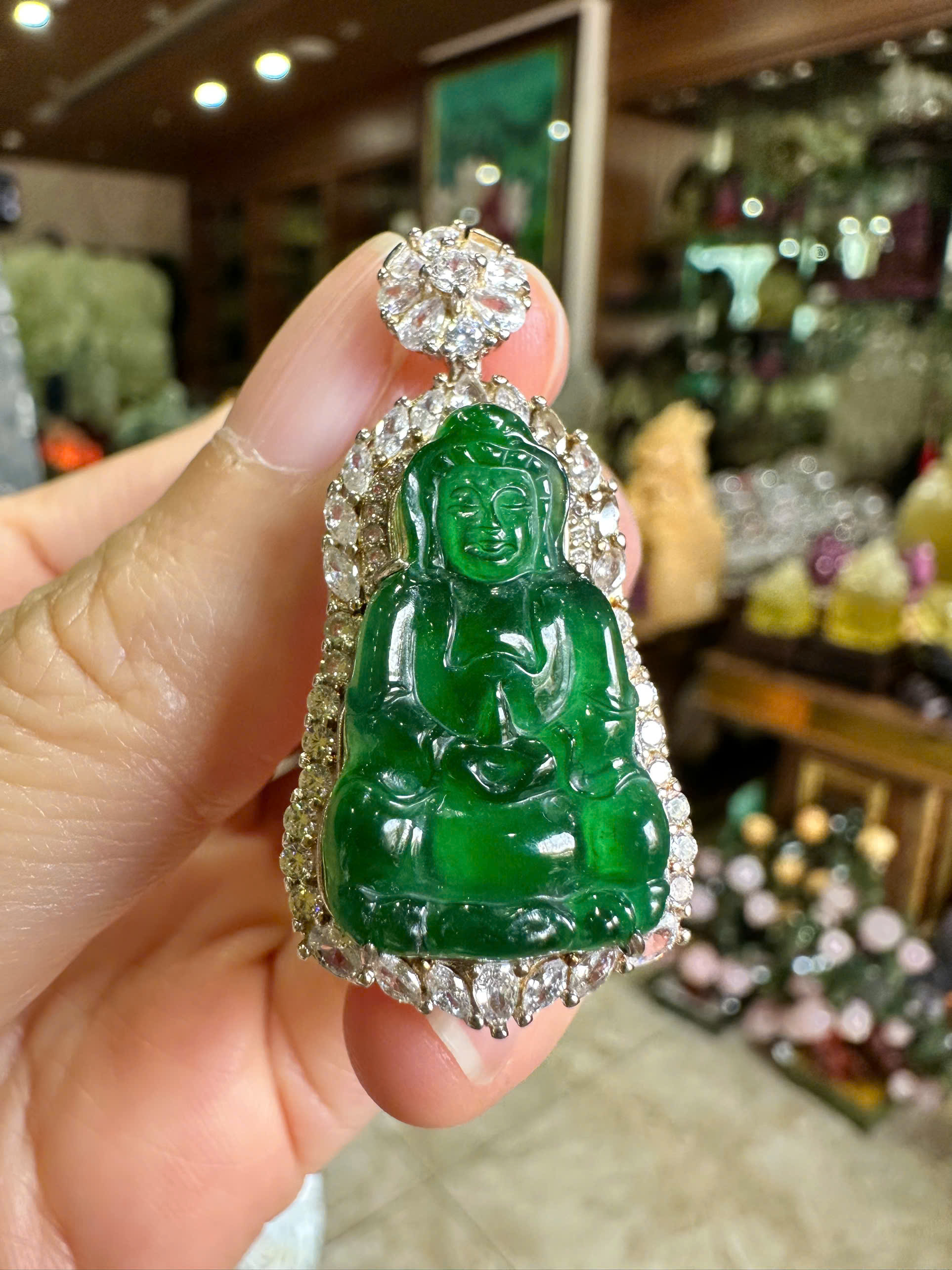 Quan Âm Bồ Tát Ngọc Phỉ Thúy Đế Vương Lục Đại Từ Đại Bi, Gia Trì Hộ Độ