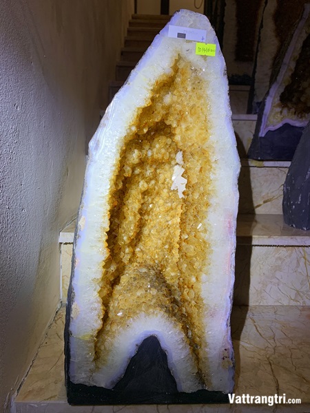 Hang động tinh thể đá thạch anh vàng 46cm