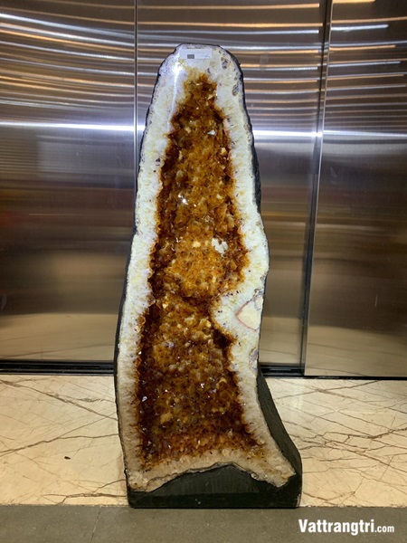 Hang động tinh thể thạch anh vàng siêu vip 66cm