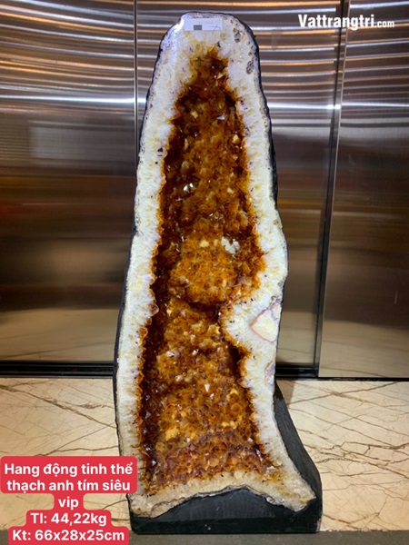 Hang động tinh thể thạch anh vàng siêu vip 66cm