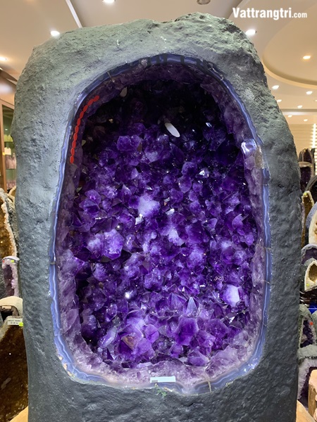 Hang động tinh thể thạch anh tím siêu vip 86cm