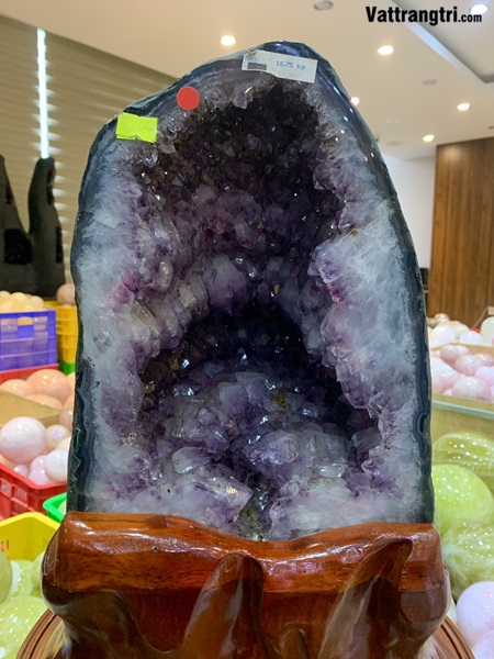 Hang động tinh thể thạch anh tím vip 43cm