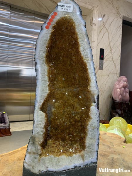 Hang động tinh thể thạch anh vàng 52cm