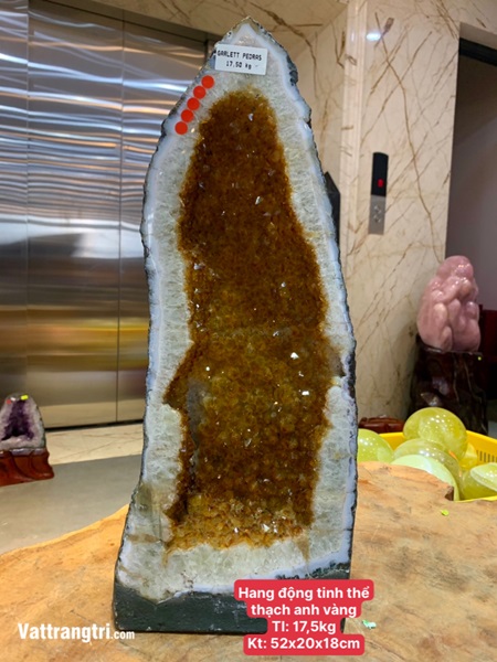 Hang động tinh thể thạch anh vàng 52cm