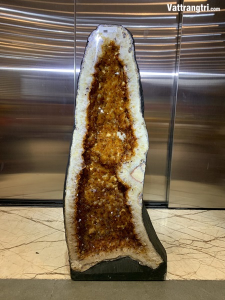 Hang động tinh thể thạch anh vàng siêu vip 66cm