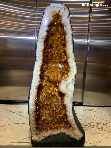 Hang động tinh thể thạch anh vàng siêu vip 66cm