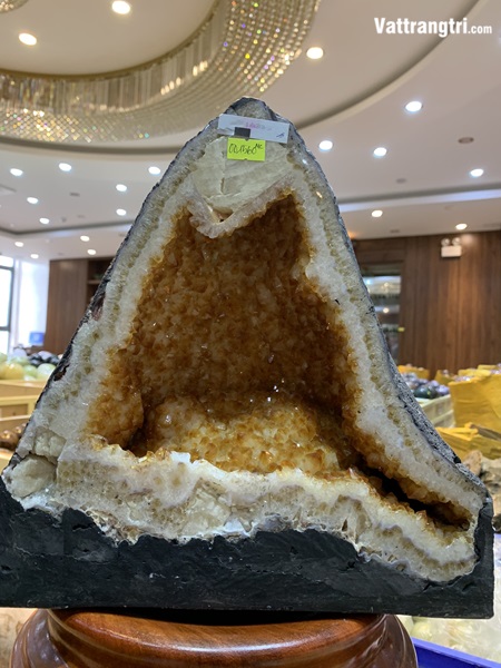 Hang động tinh thể thạch anh vàng vip 30cm