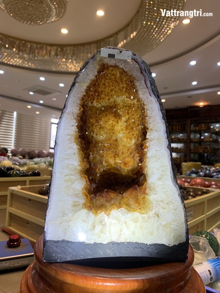 Hang động tinh thể thạch anh vàng vip 30cm