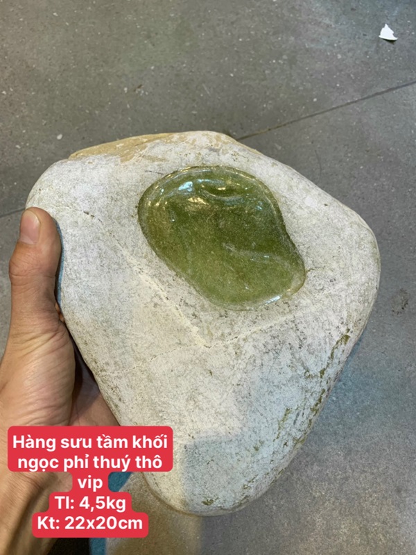 Hàng sưu tầm khối ngọc phỉ thuý thô 4.5kg