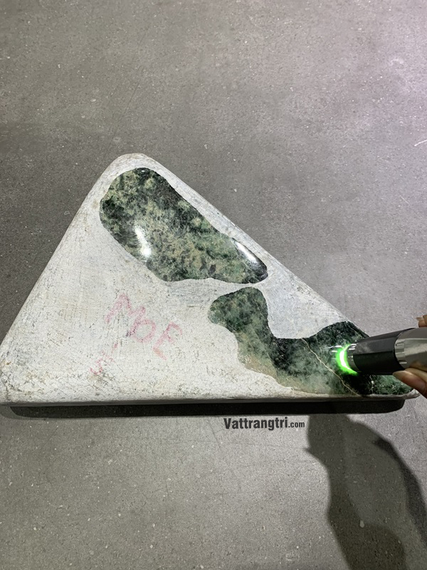 Hàng sưu tầm khối ngọc phỉ thuý thô 8.4kg