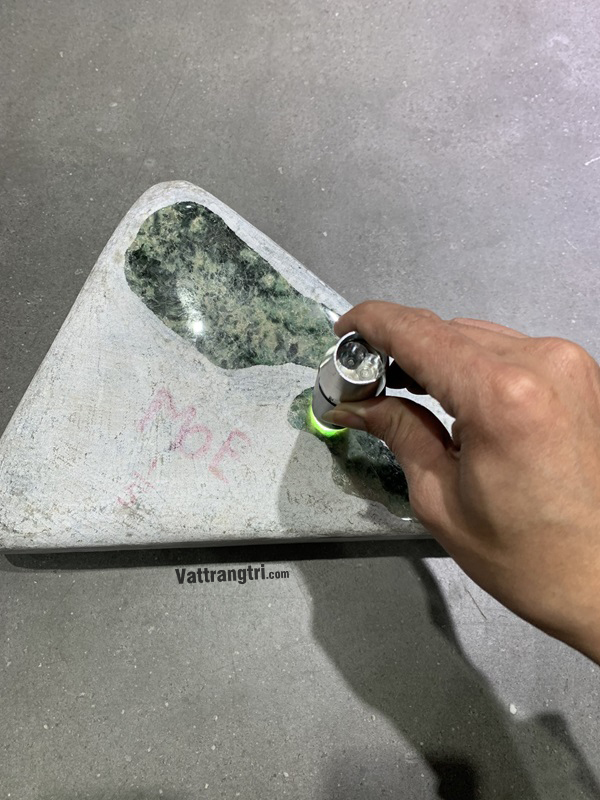 Hàng sưu tầm khối ngọc phỉ thuý thô 8.4kg