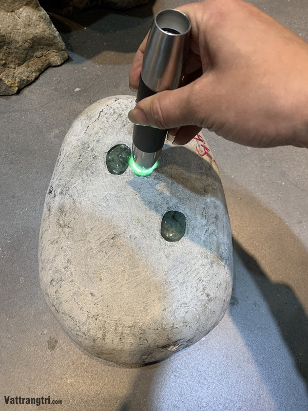 Hàng sưu tầm khối ngọc phỉ thuý thô 9kg