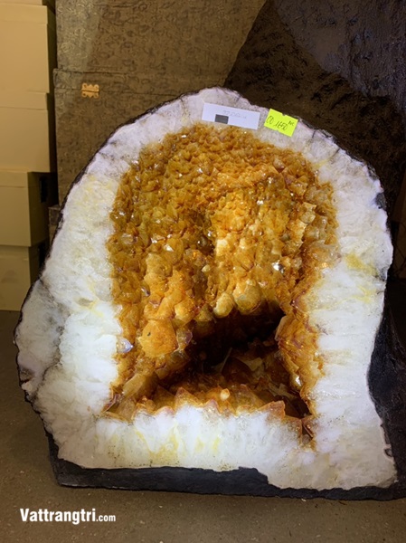 Hiếm hang động tinh thể thạch anh vàng siêu vip 65cm