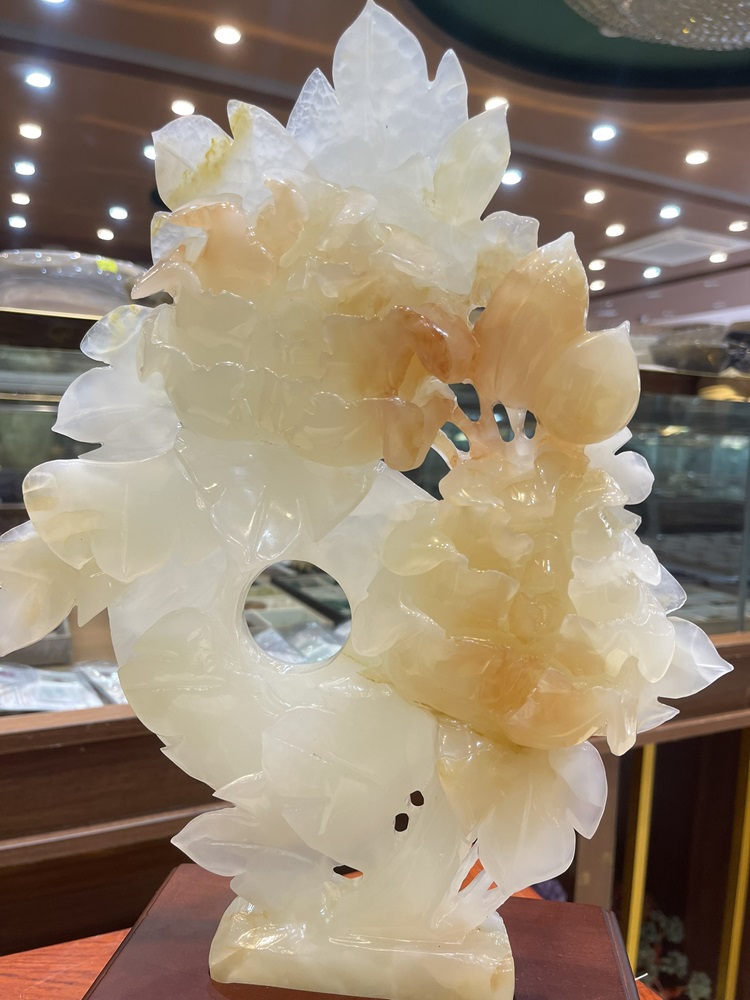 Hoa mẫu đơn tài lộc Ngọc onyx trắng