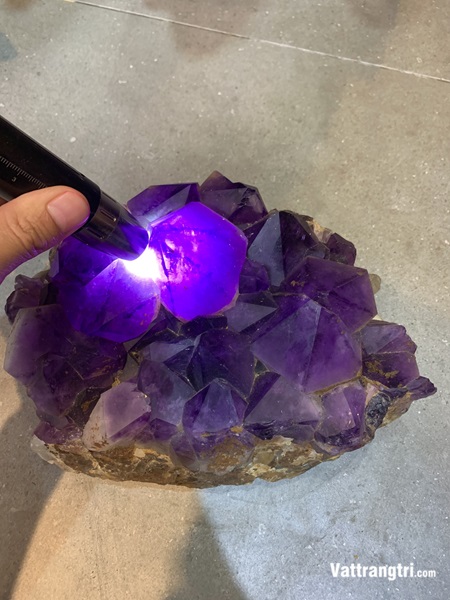 Hoa tinh thể thạch anh tím vip 26cm