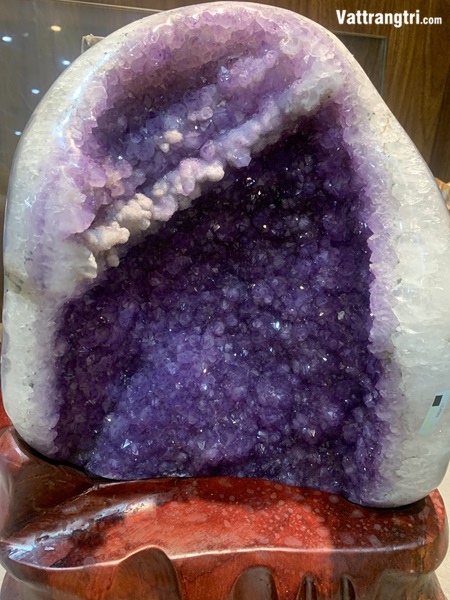 Hốc tinh thể thạch anh tím vip 52cm