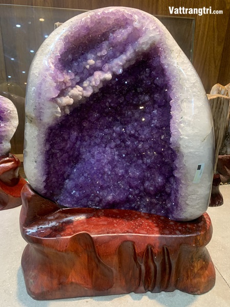 Hốc tinh thể thạch anh tím vip 52cm
