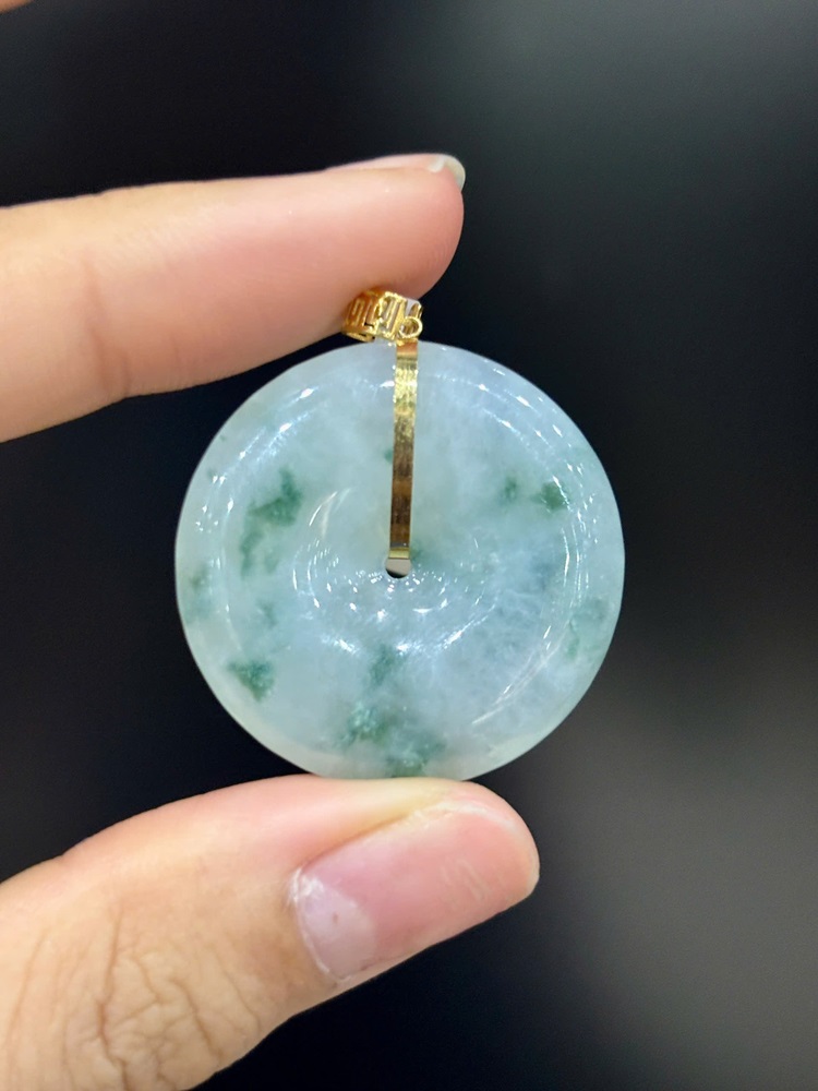 Khấu Bình An Ngọc Phỉ Thuý Hoa Bay Móc Vàng 18K