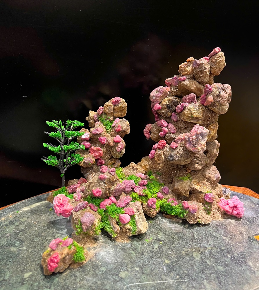 Khối Đại Cảnh Ngọc Ruby Tự Nhiên 40x25x24cm