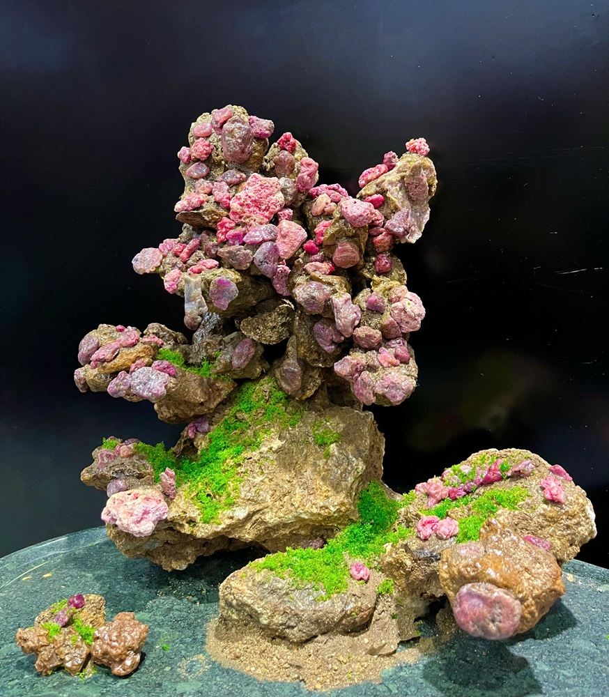 Khối Đại Cảnh Ngọc Ruby Tự Nhiên 50x30x32cm