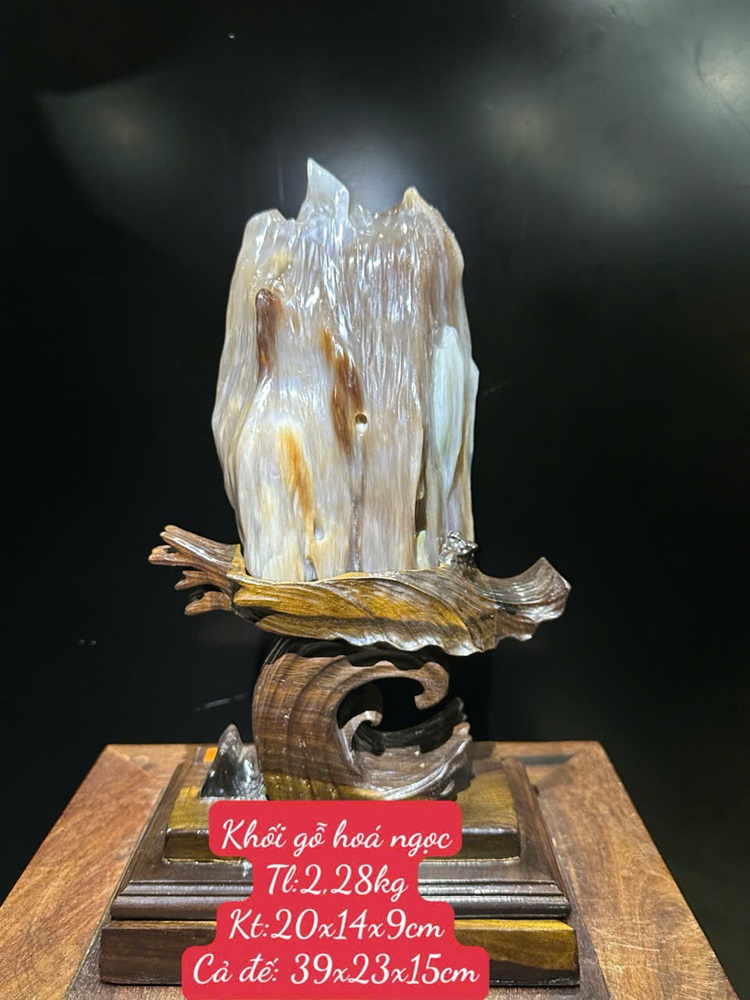 Khối gỗ hoá ngọc 39x23x15cm