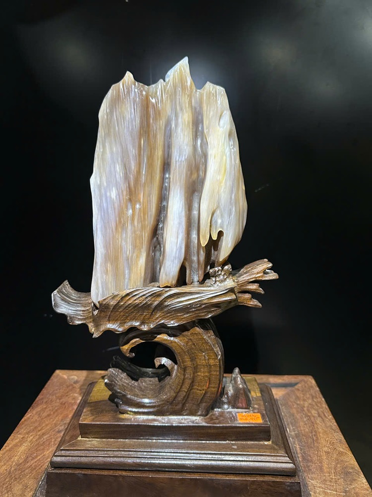 Khối gỗ hoá ngọc 39x23x15cm