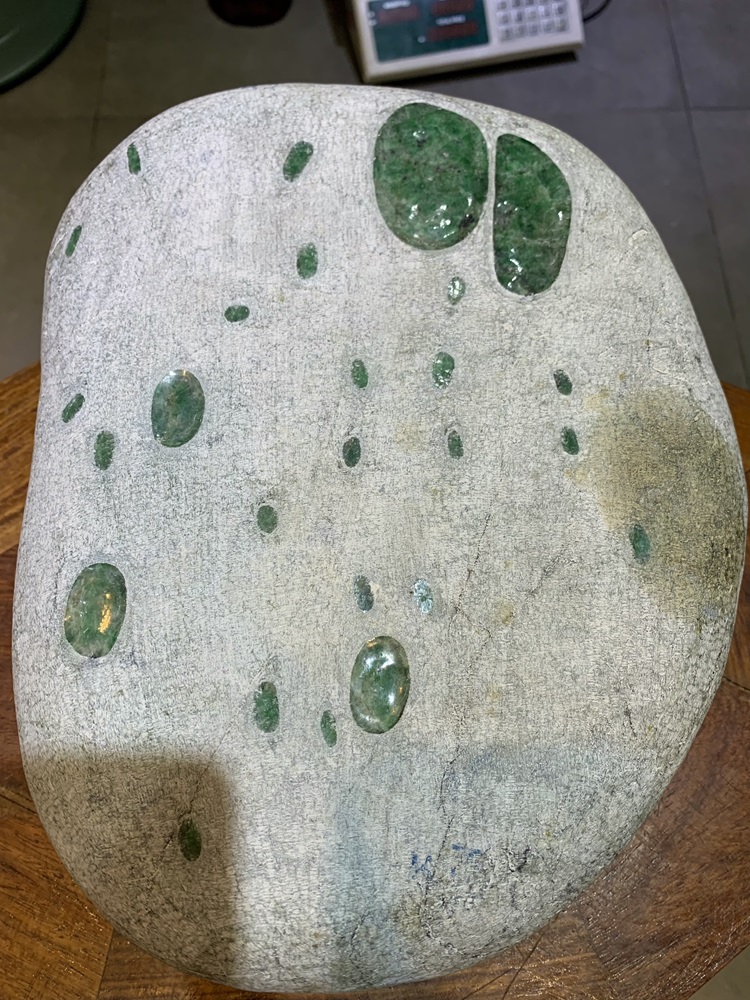 Khối ngọc phỉ thuý thô 12kg