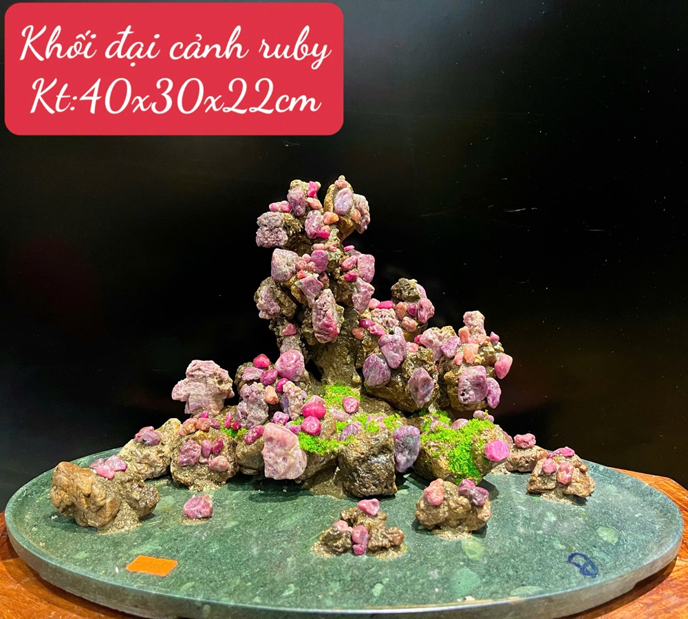 Khối Núi Đại Cảnh Ngọc Ruby Tự Nhiên 40x30x22cm