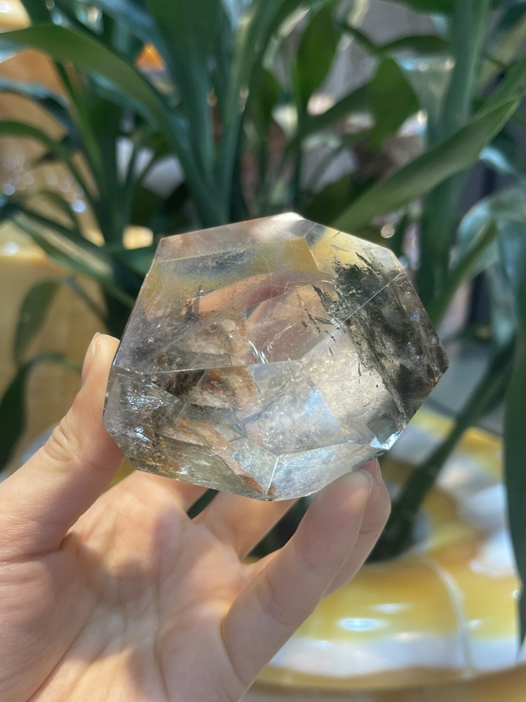 Khối Tinh Thể Thạch Anh Ưu Linh 295g