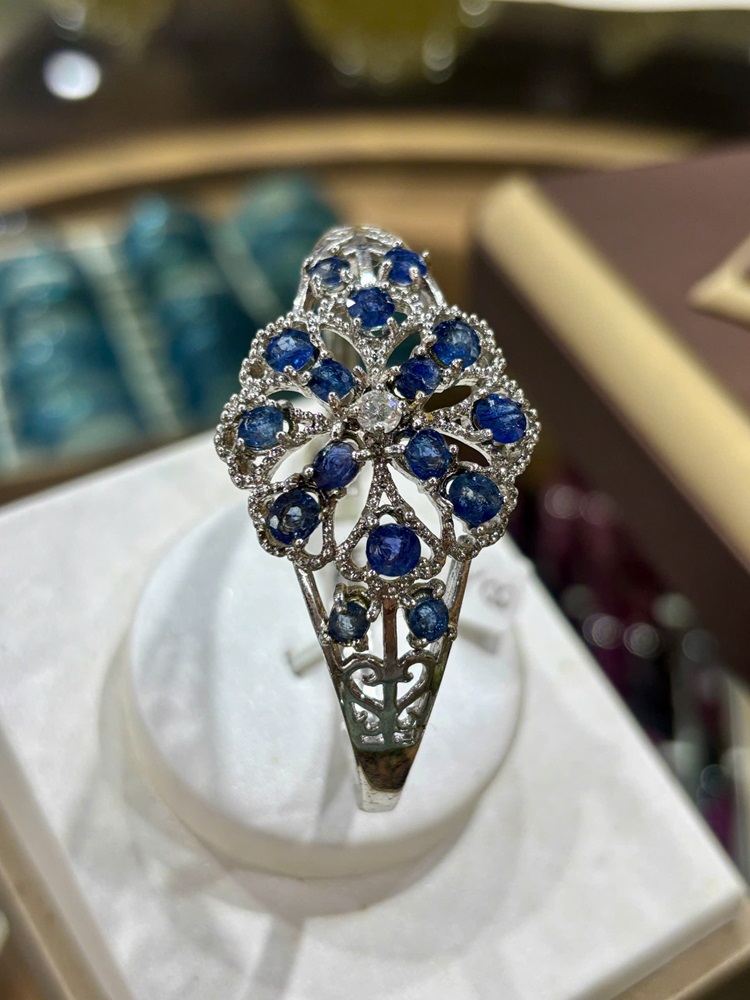 Lắc Tay Đính Đá Sapphire Xanh Tự Nhiên (Kèm Giấy Kiểm Định)
