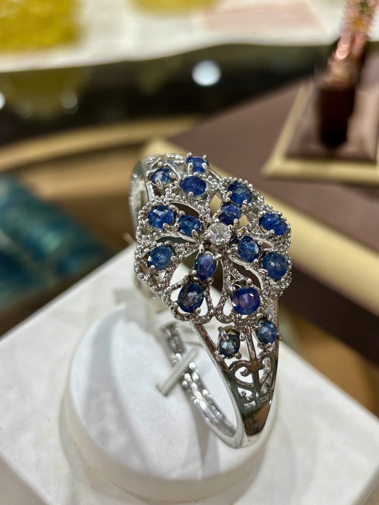 Lắc Tay Đính Đá Sapphire Xanh Tự Nhiên (Kèm Giấy Kiểm Định)