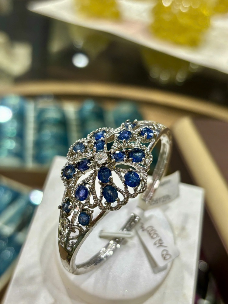 Lắc Tay Đính Đá Sapphire Xanh Tự Nhiên (Kèm Giấy Kiểm Định)