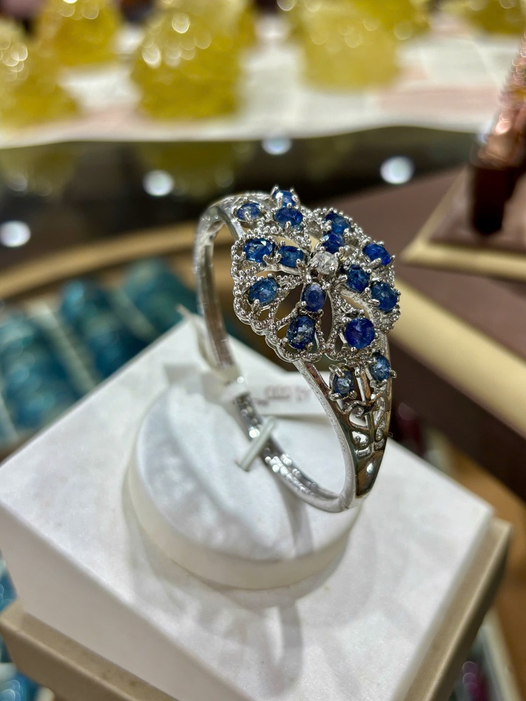 Lắc Tay Đính Đá Sapphire Xanh Tự Nhiên (Kèm Giấy Kiểm Định)