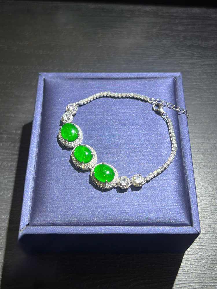 Lắc Tay Ngọc Phỉ Thuý Đế Vương Lục 9,7 x 8mm (Kèm Giấy Kiểm Định)