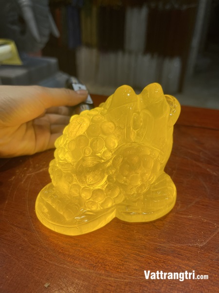 Linh vật Cóc Thiềm thừ đá quý thạch anh vàng 11cm