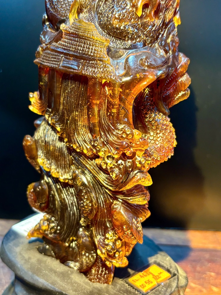 Long Vân Hộ Chủ Đá Hổ Phách (Kèm giấy kiểm đinh)